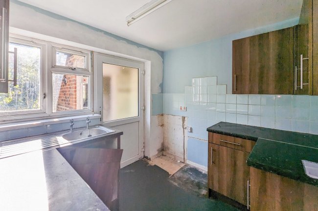 27 St Nicholas Road, Lavant, Chichester, PO18 0BU 10