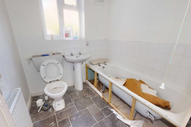 172A & 172B Osborne Road, Forest Gate, London E7 0PR 7