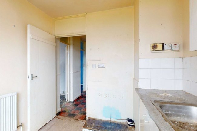 Flat 40 Busbridge House, Brabazon Street, Poplar, London, E14 6LA 9