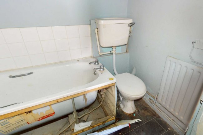 Flat 40 Busbridge House, Brabazon Street, Poplar, London, E14 6LA 9