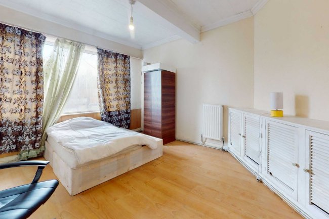 172 Rush Green Road, Romford, RM7 0JU 3