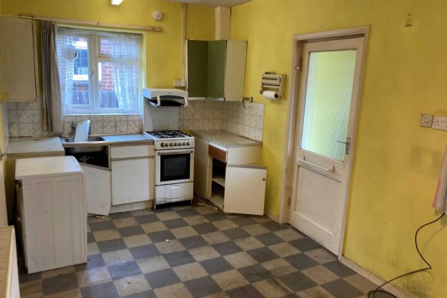 35 Shepperton Road, Laleham, Staines TW18 1SE 7