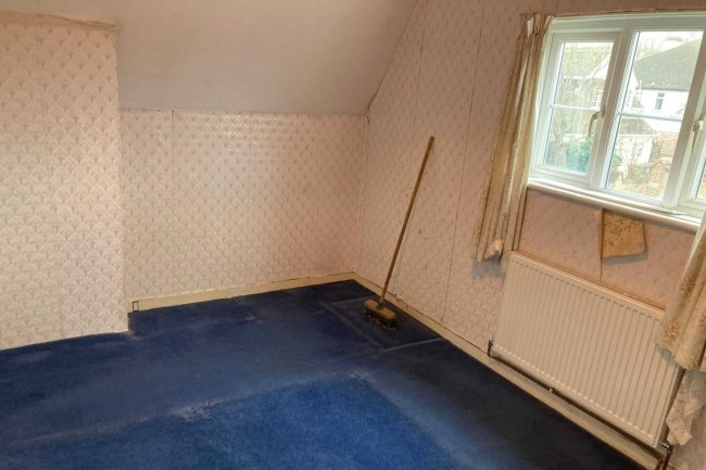 35 Shepperton Road, Laleham, Staines TW18 1SE 7