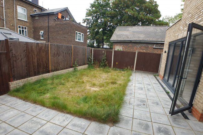 104 South Birkbeck Road, Leytonstone, London E11 4JH 10