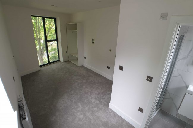 104 South Birkbeck Road, Leytonstone, London E11 4JH 10