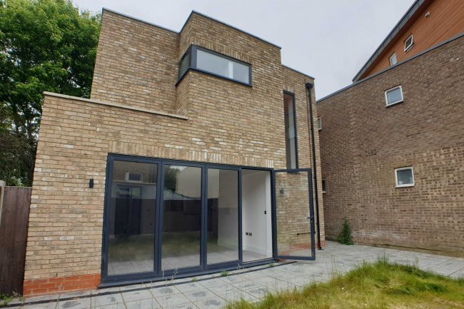 104 South Birkbeck Road, Leytonstone, London E11 4JH 10