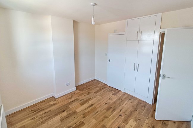 Flat 2 Barnfield Villas, 115-119 Shaw Heath, Stockport, SK2 6QP 4