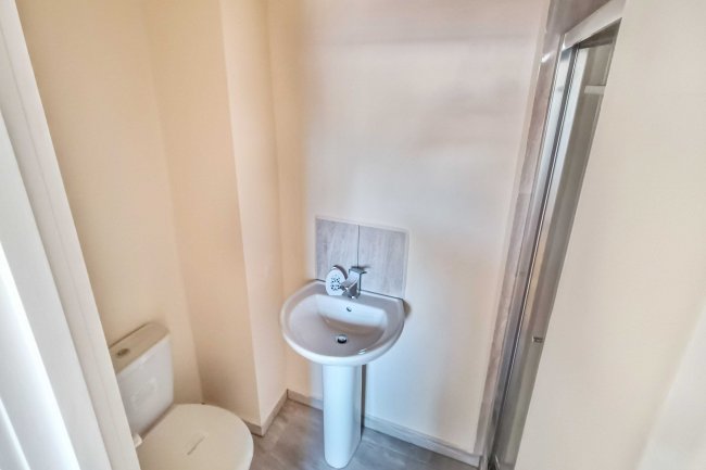 Flat 2 Barnfield Villas, 115-119 Shaw Heath, Stockport, SK2 6QP 4