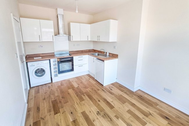 Flat 2 Barnfield Villas, 115-119 Shaw Heath, Stockport, SK2 6QP 4