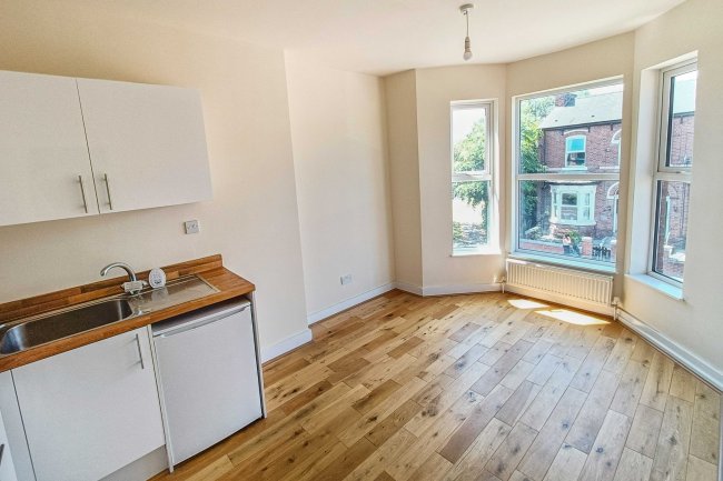 Flat 2 Barnfield Villas, 115-119 Shaw Heath, Stockport, SK2 6QP 4