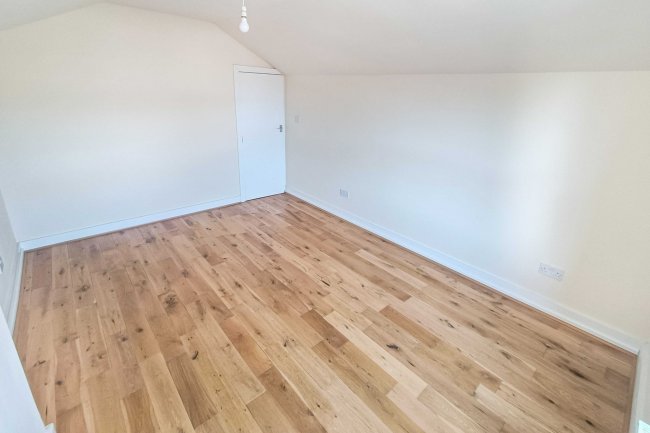 Flat 2 Barnfield Villas, 115-119 Shaw Heath, Stockport, SK2 6QP 4