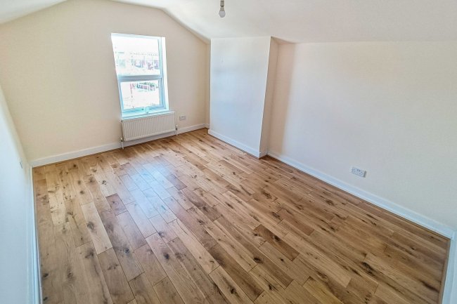 Flat 2 Barnfield Villas, 115-119 Shaw Heath, Stockport, SK2 6QP 4