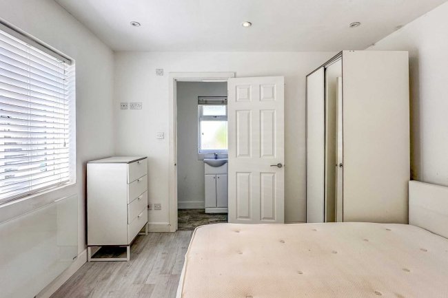 132b Pinner Road, Northwood, Middlesex, HA6 1BP 5