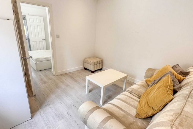 132b Pinner Road, Northwood, Middlesex, HA6 1BP 5