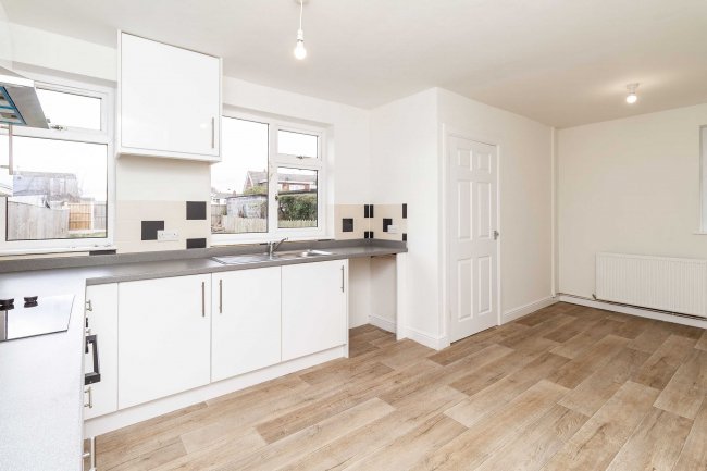 42 Henson Grove, Castleford, WF10 3JF 2