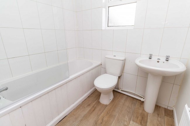 42 Henson Grove, Castleford, WF10 3JF 2