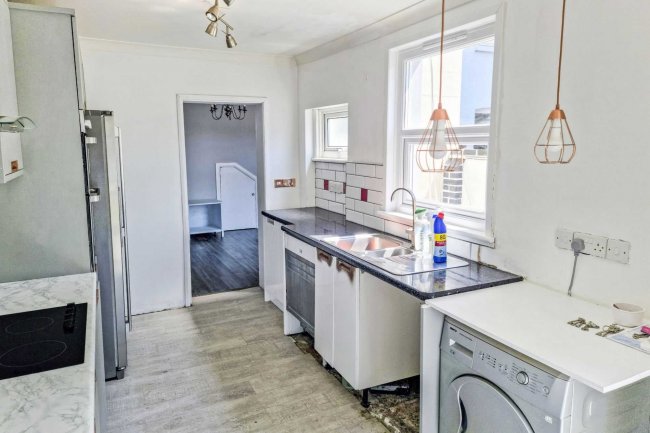 5 Churchill Road, South Croydon CR2 6HE  1