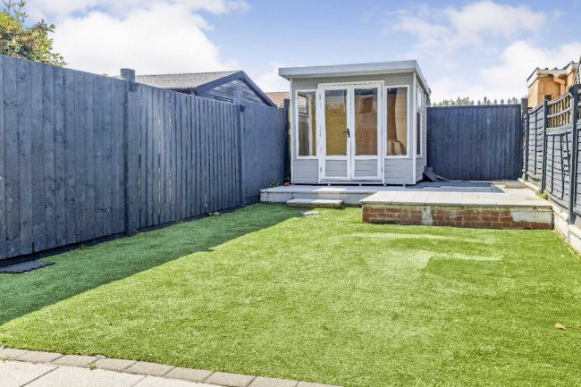 5 Churchill Road, South Croydon CR2 6HE  1