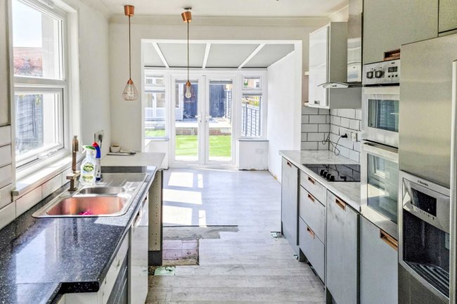 5 Churchill Road, South Croydon CR2 6HE  1