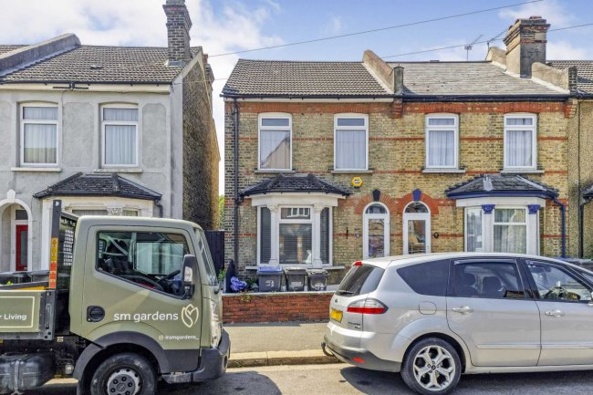 5 Churchill Road, South Croydon CR2 6HE  1
