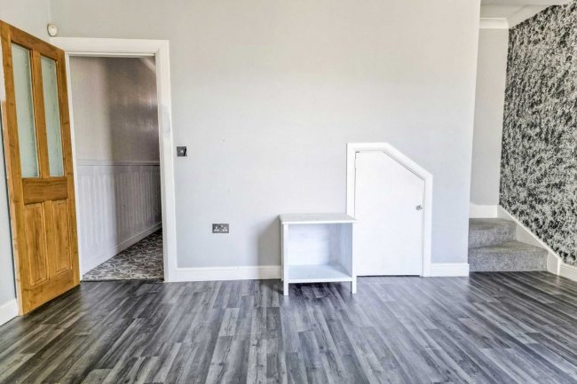 5 Churchill Road, South Croydon CR2 6HE  1