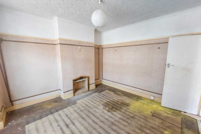 82 Crookston Road, Eltham, London, SE9 1YD 3