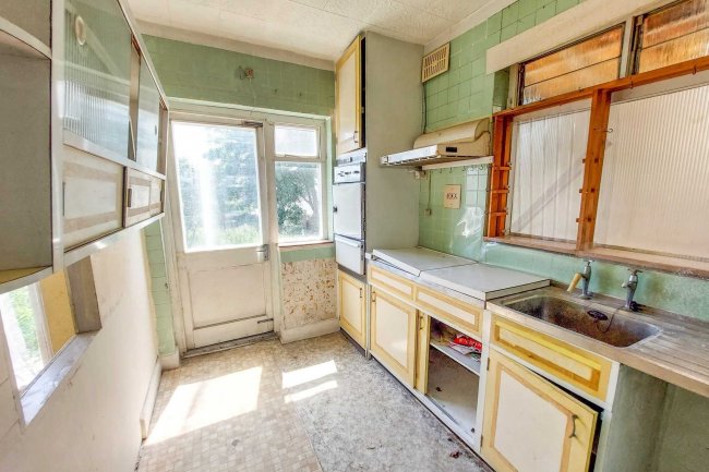 82 Crookston Road, Eltham, London, SE9 1YD 3