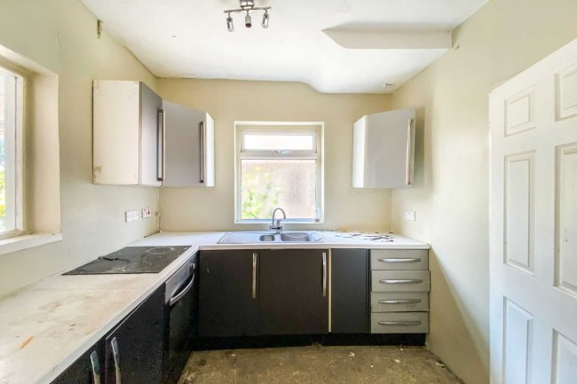 40 Dymoke Road, Hornchurch, Essex, RM11 1AA 10