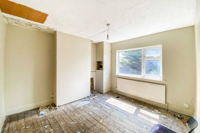 40 Dymoke Road, Hornchurch, Essex, RM11 1AA 10