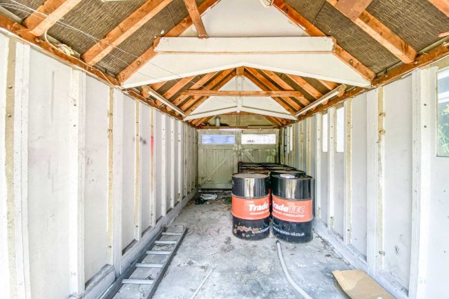 40 Dymoke Road, Hornchurch, Essex, RM11 1AA 10