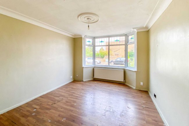 40 Dymoke Road, Hornchurch, Essex, RM11 1AA 10