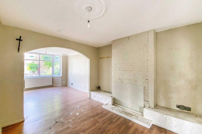 40 Dymoke Road, Hornchurch, Essex, RM11 1AA 10