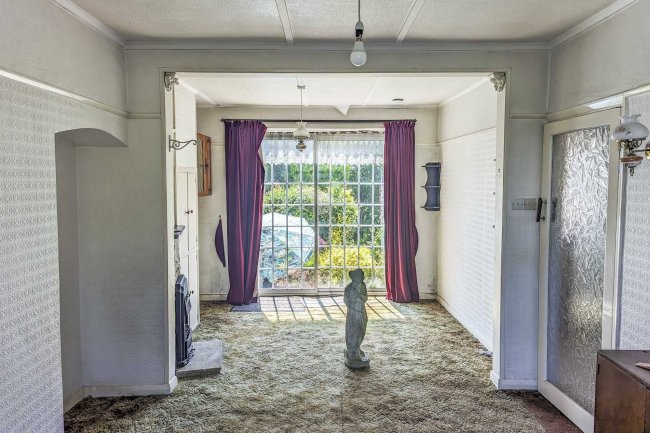 33 Ridgeway East, Sidcup, Kent, DA15 8RY 8