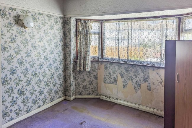 33 Ridgeway East, Sidcup, Kent, DA15 8RY 8