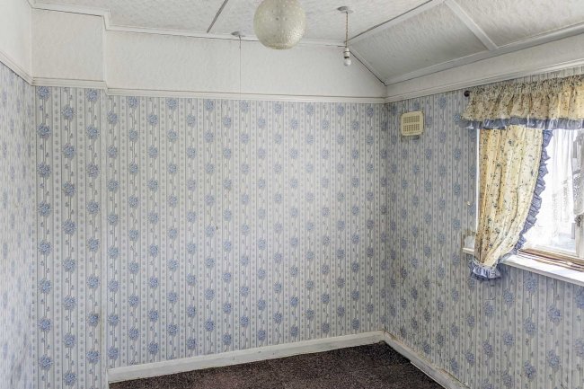 33 Ridgeway East, Sidcup, Kent, DA15 8RY 8