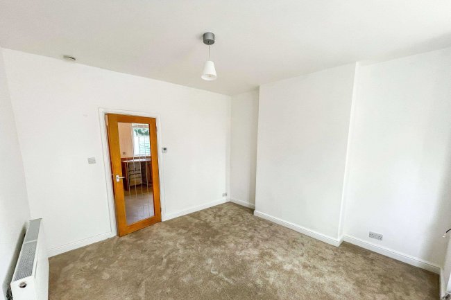 65 Piccadilly, Nottingham, NG6 9FG 2