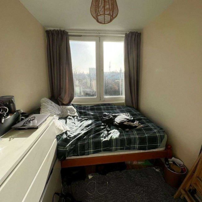 37 Caithness House, Twyford Street, Islington London N1 0BZ 9