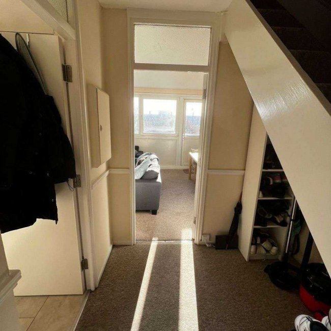 37 Caithness House, Twyford Street, Islington London N1 0BZ 9