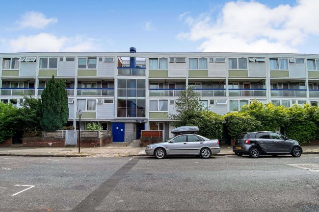 37 Caithness House, Twyford Street, Islington London N1 0BZ 9