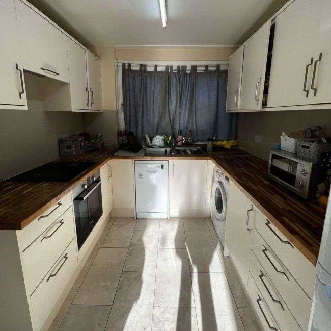 37 Caithness House, Twyford Street, Islington London N1 0BZ 9