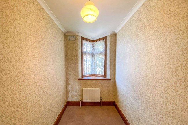 8 Pentire Road, Walthamstow, London E17 4BZ 4