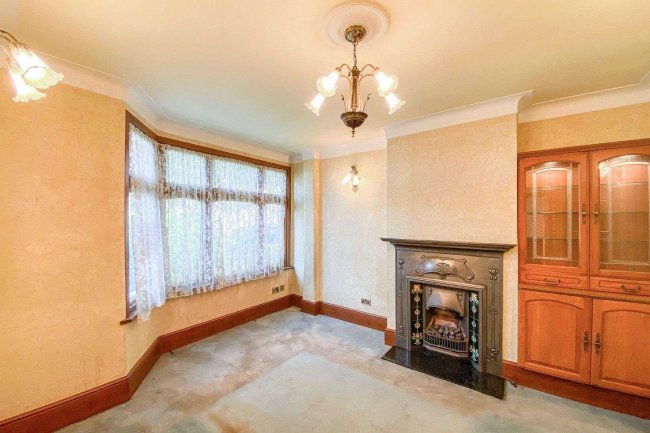 8 Pentire Road, Walthamstow, London E17 4BZ 4