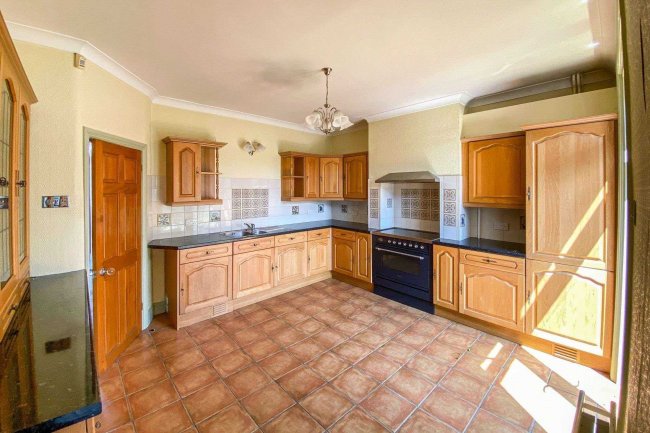 8 Pentire Road, Walthamstow, London E17 4BZ 4