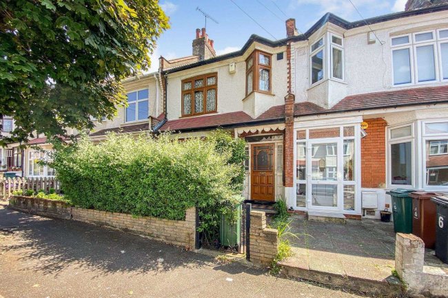 8 Pentire Road, Walthamstow, London E17 4BZ 4