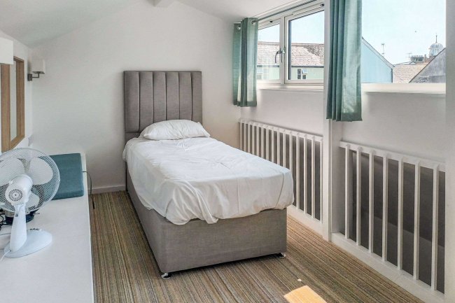 Largigi Rooms Hotel, Coombe Street, Lyme Regis, Dorset DT7 3PY 2