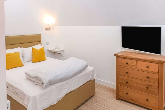 Largigi Rooms Hotel, Coombe Street, Lyme Regis, Dorset DT7 3PY 2
