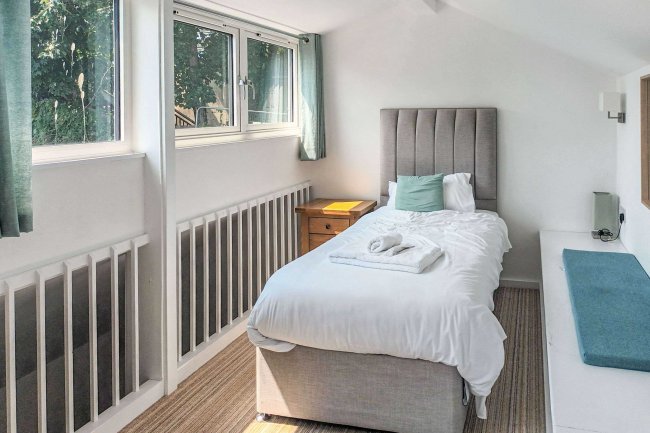 Largigi Rooms Hotel, Coombe Street, Lyme Regis, Dorset DT7 3PY 2