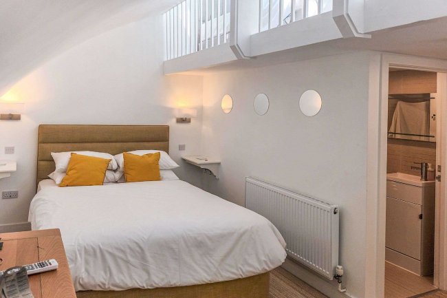 Largigi Rooms Hotel, Coombe Street, Lyme Regis, Dorset DT7 3PY 2