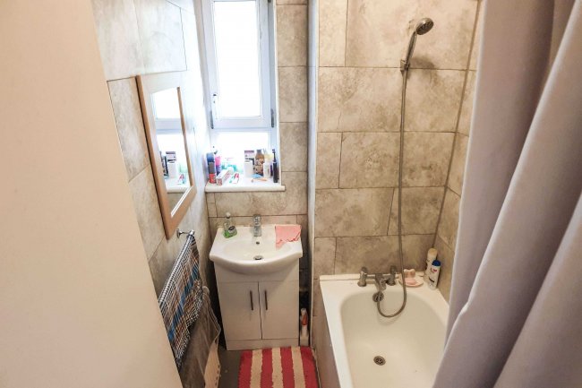 26 Bredel House, St. Pauls Way, Limehouse, E14 7AS 2