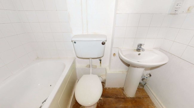 Flat 31 Ballinger Point, Bromley High Street, London, E3 3EH 2